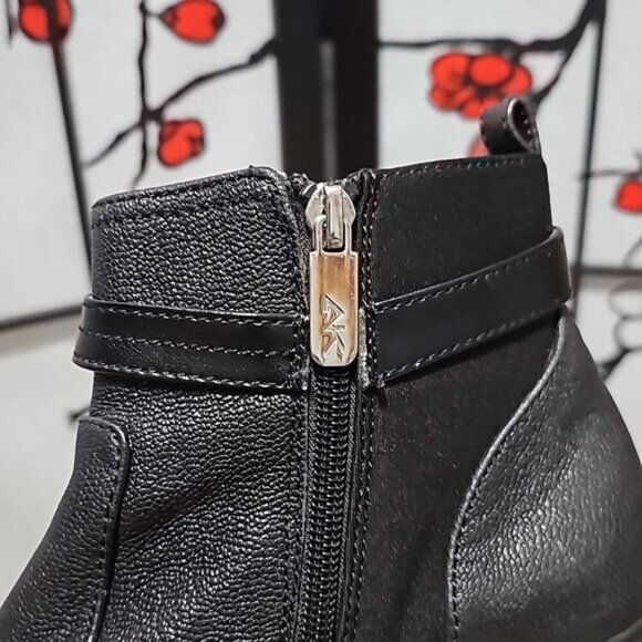 Anne Klein AK Black Zippered Ankle Boots Size 6 - Picture 3 of 7